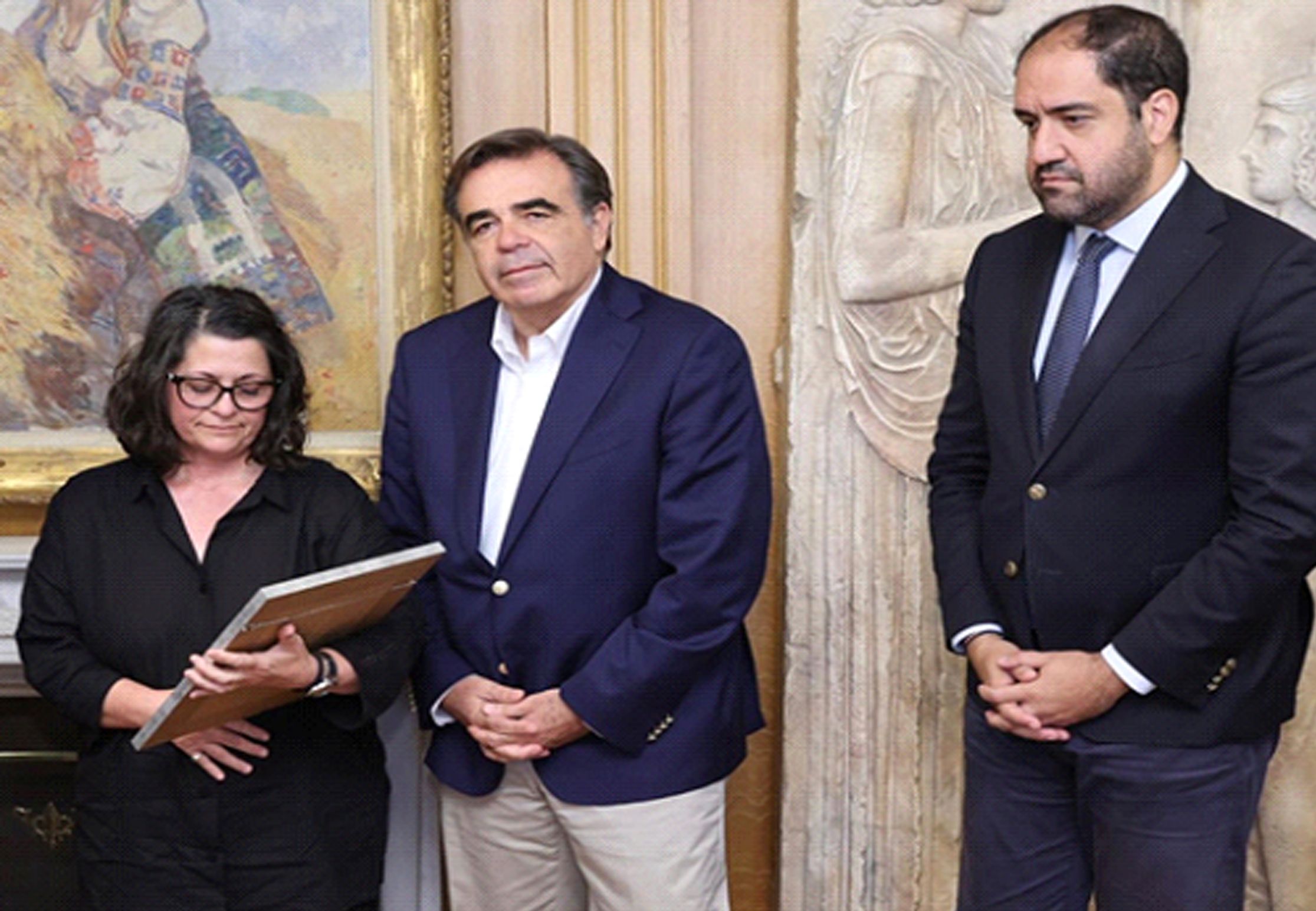 Ο Μ. ΣΧΟΙΝΑΣ ΠΑΡΕΔΩΣΕ ΣΤΗ ΜΗΤΕΡΑ ΤΟΥ ΒΑΓΓΕΛΗ ΓΙΑΚΟΥΜΑΚΗ ΤΟ ΠΤΥΧΙΟ ΤΟΥ