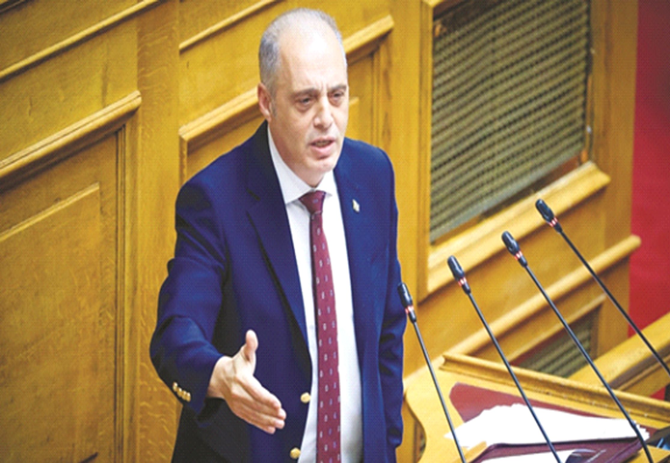 ΦΩΤΙΑ ΚΑΙ ΛΑΥΡΑ Ο ΒΕΛΟΠΟΥΛΟΣ!