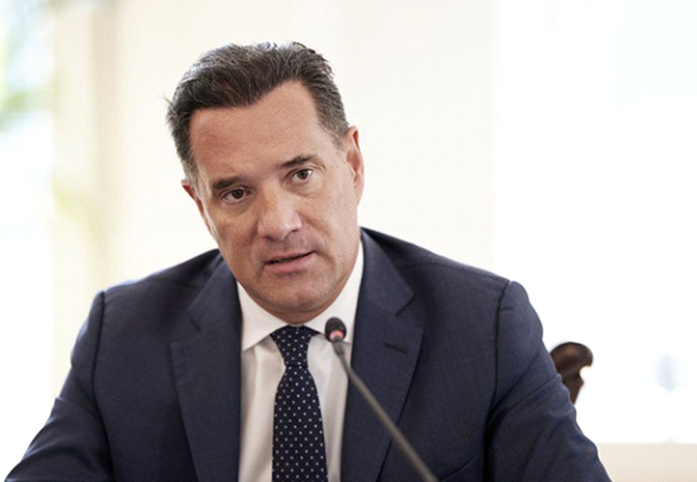 ΓΕΩΡΓΙΑΔΗΣ: ΟΙ ΔΙΕΡΜΗΝΕΙΣ ΤΩΝ ΓΙΑΤΡΩΝ ΧΩΡΙΣ ΣΥΝΟΡΑ ΕΛΕΓΑΝ ΣΤΟΥΣ ΜΕΤΑΝΑΣΤΕΣ ΣΤΗ ΧΙΟ ΝΑ ΠΟΥΝ «ΜΑΣ ΧΤΥΠΗΣΕ ΤΟ ΛΙΜΕΝΙΚΟ»!