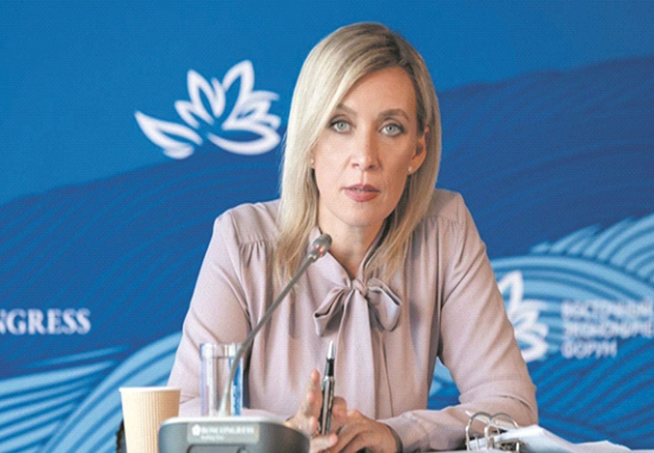 Η ΖΑΧΑΡΟΒΑ «ΔΕΙΧΝΕΙ» ΤΗΝ ΕΥΡΩΠΗ…