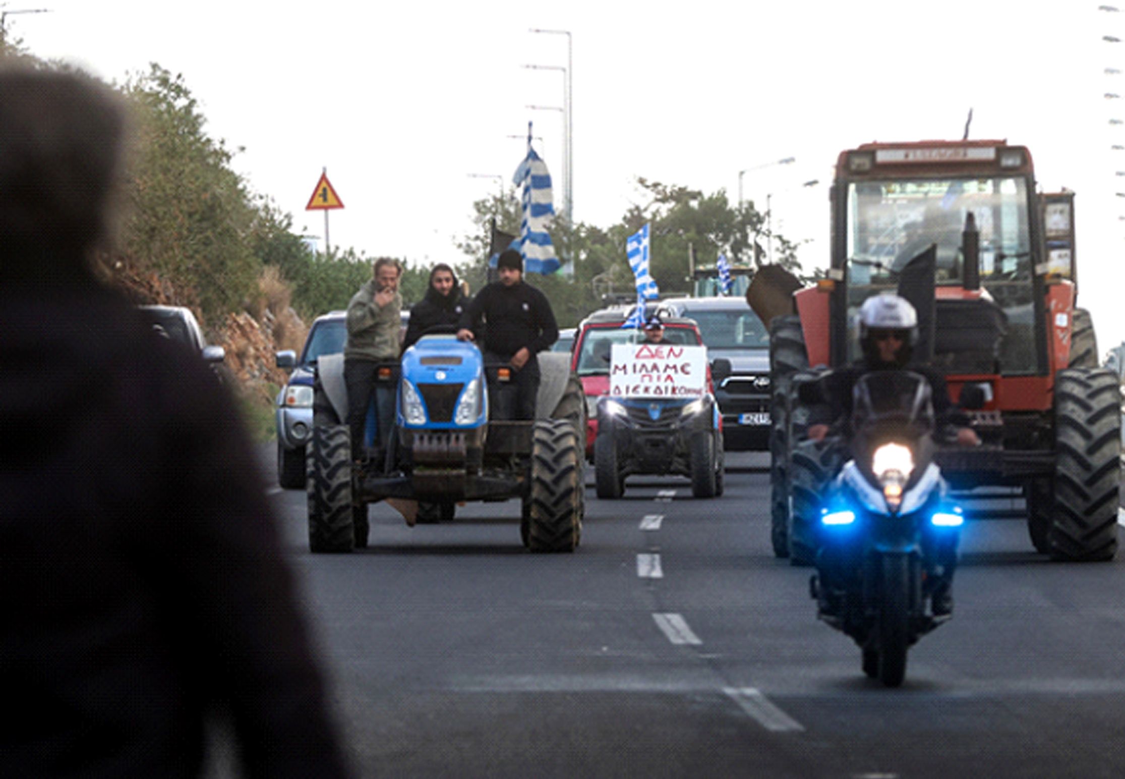 «ΑΣ ΕΡΘΟΥΝ ΝΑ ΜΑΣ ΣΥΛΛΑΒΟΥΝ»