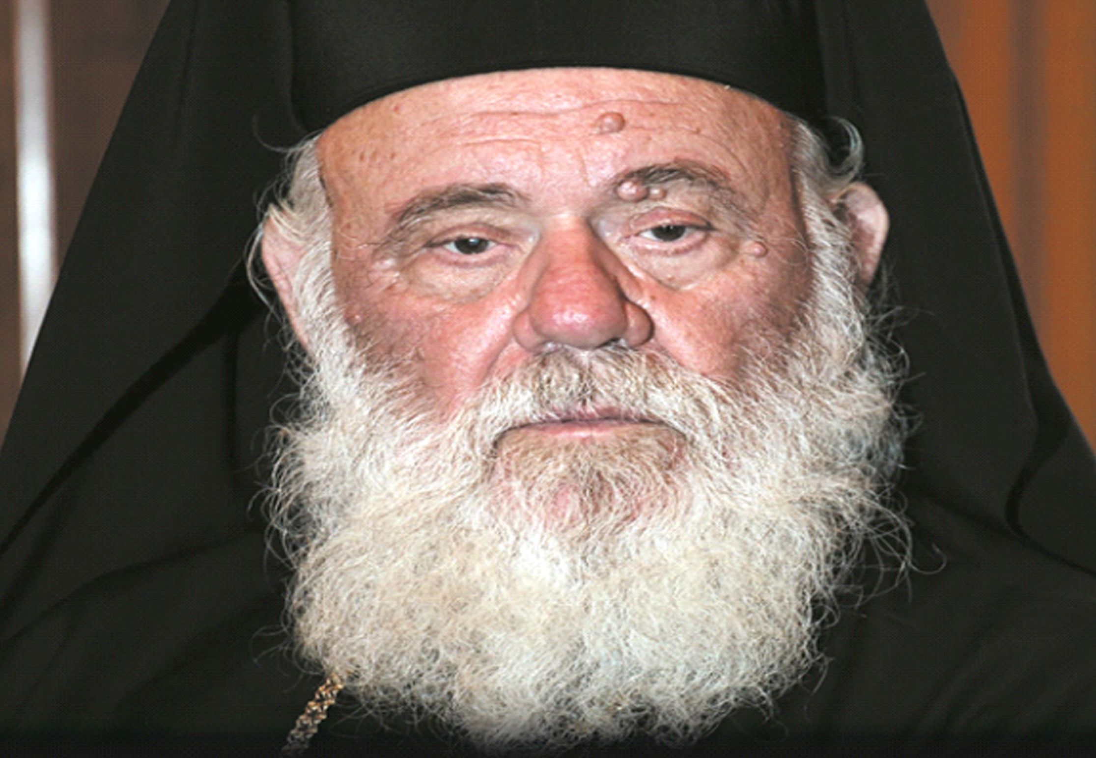PRESSING ΣΤΟΝ ΑΡΧΙΕΠΙΣΚΟΠΟ