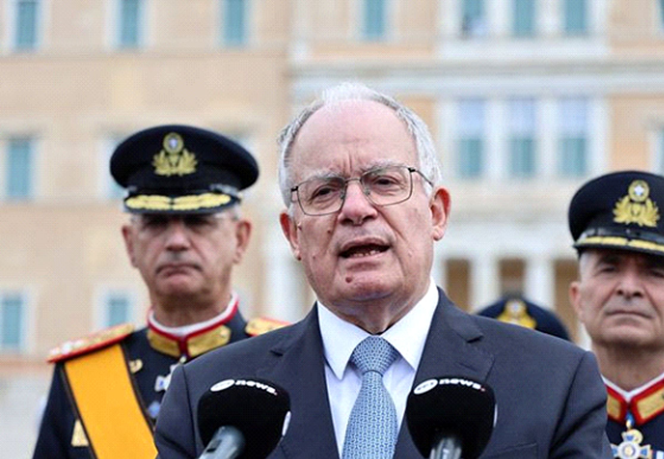 ΕΛΛΗΝΕΣ ΚΑΙ ΓΡΑΙΚΥΛΟΙ