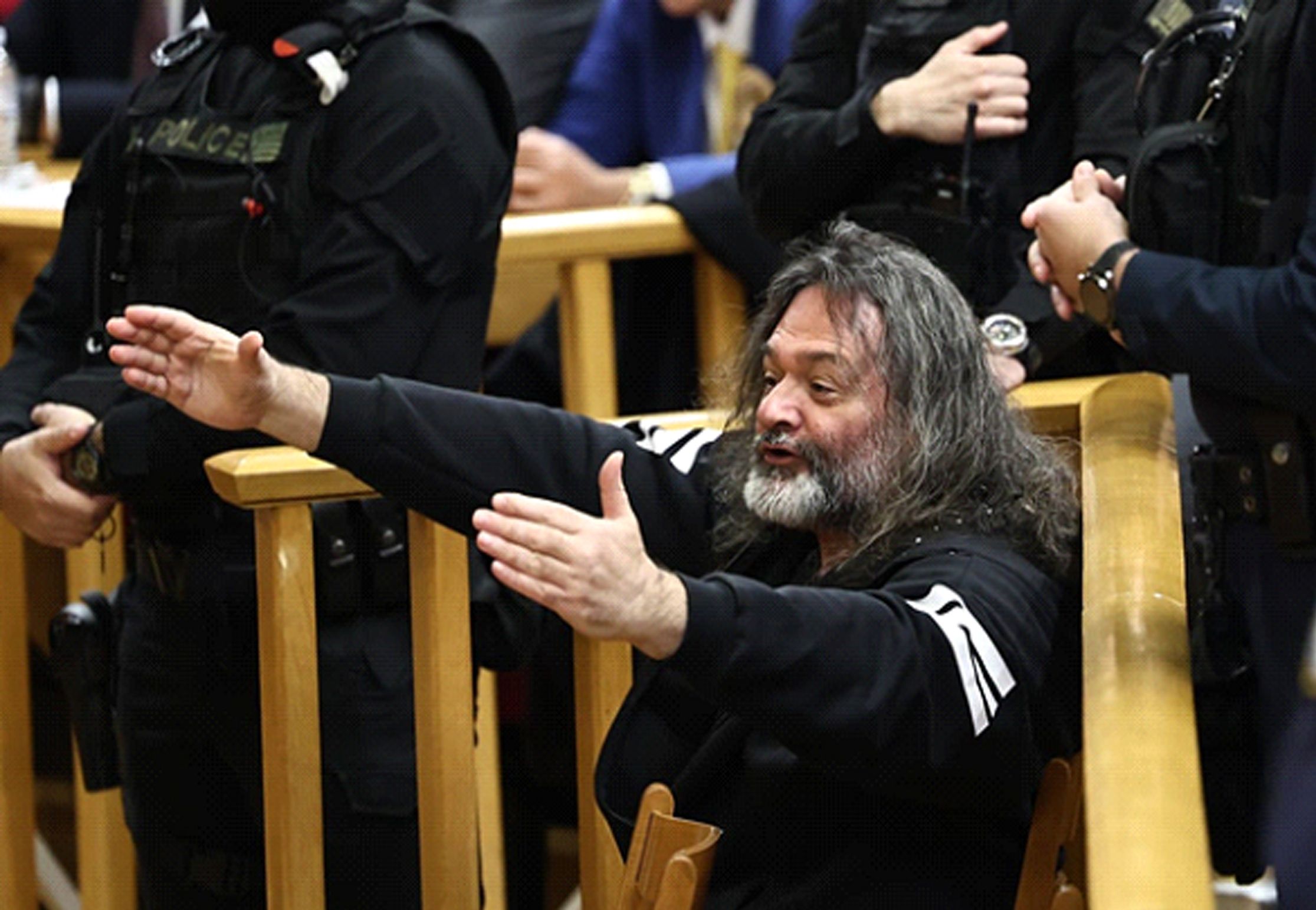 ΧΩΡΙΣ ΕΛΑΦΡΥΝΤΙΚΑ…